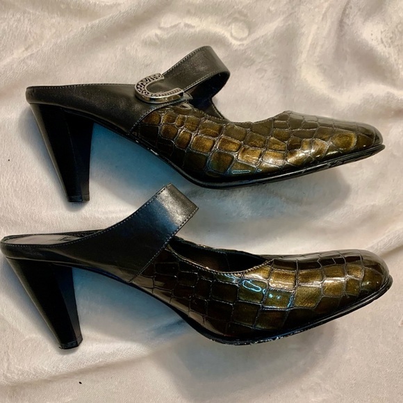 NEW Brighton Beau Mules Sz 7.5 Italy Patent Leather Olive Bronze Crocodile - Picture 5 of 16